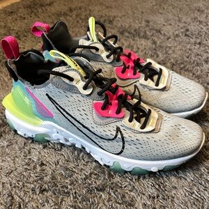 Nike React Vision Wolf Grey Pink Women’s Sneaker 9.5